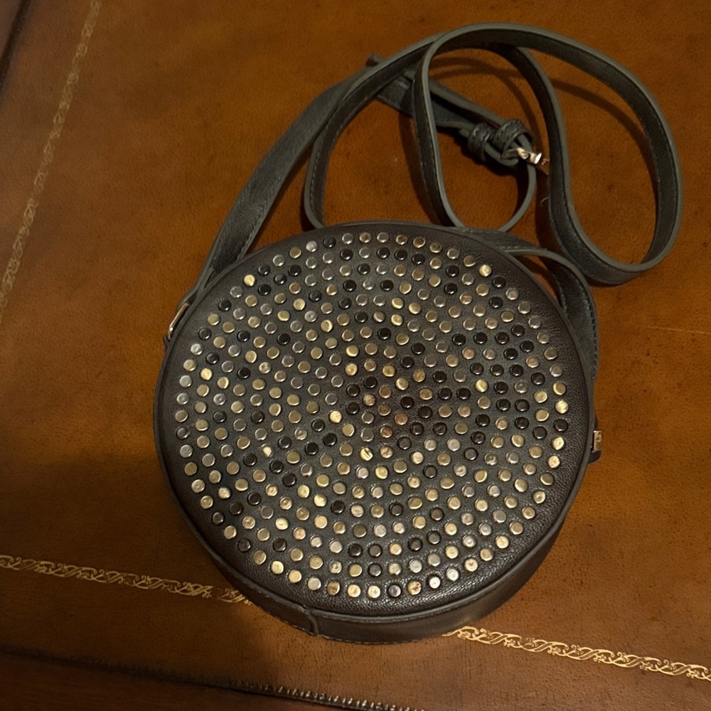Francesca's Collections Black and Gold Circular Crossbody Bag